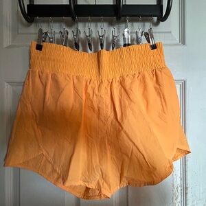 All In Motion Women’s high rise crinkle short 3” size medium.